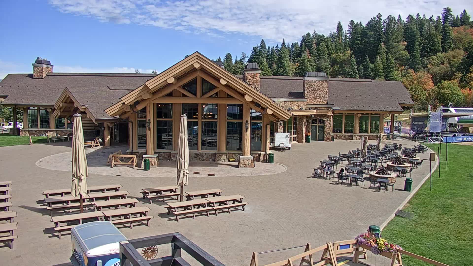 Snowbasin webcam — Earl's Plaza