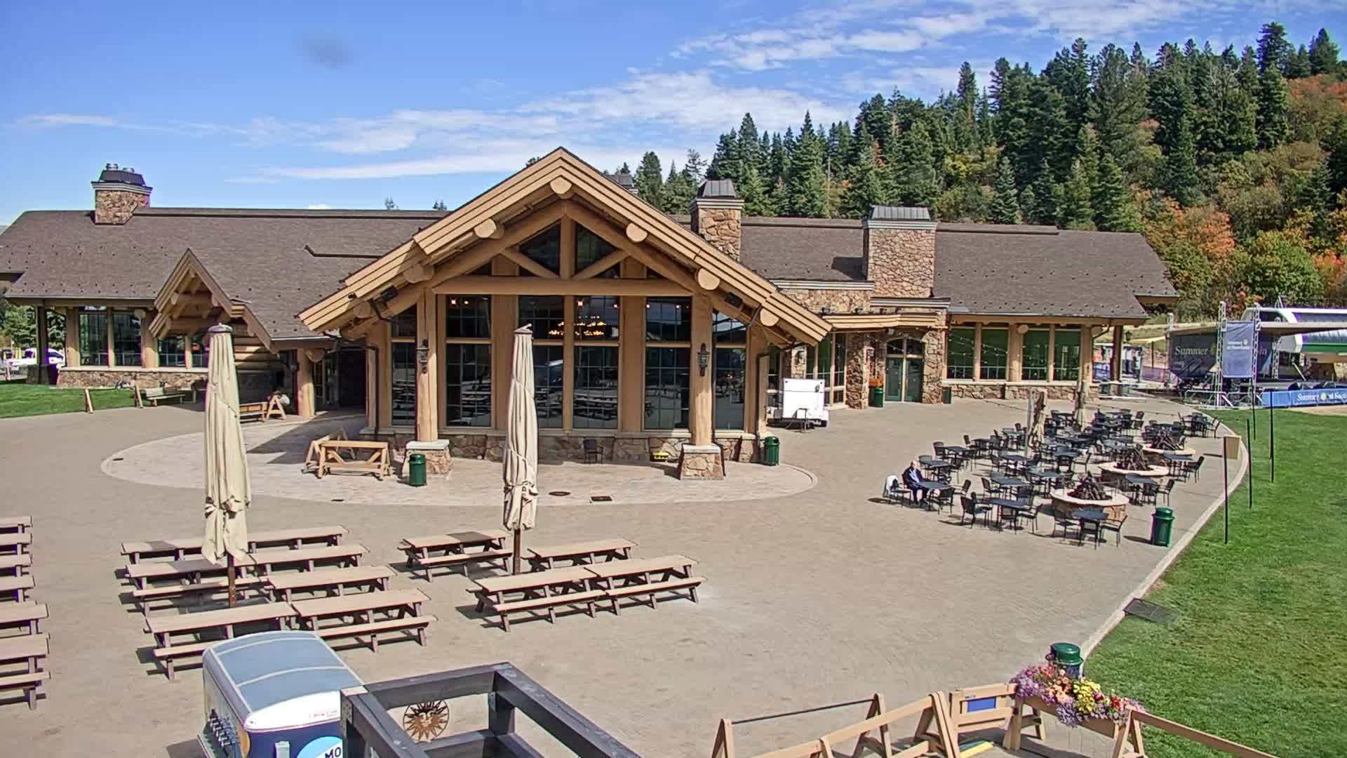 Earl's Plaza