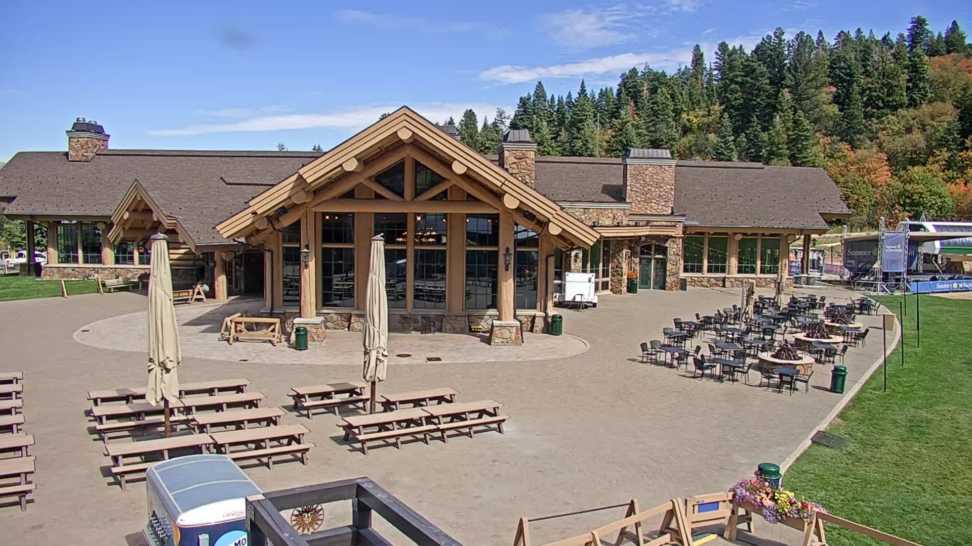 Earl's Plaza